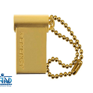 X-ENERGY Gold USB2.0 Flash Memory 16 GB ظرفیت این مدل ظرفیت ۱۶ گیگابایت دارد؛ یعنی فضای مناسبی برای ذخیره فایلهای معمولی مثل اسناد، عکس، موزیک یا ویدیوهای کوتاه. رابط اتصال از رابط USB 2.0 استفاده میکند. این نوع رابط قدیمیتر ولی بسیار رایج است، بنابراین در اکثر لپتاپها، کامپیوترها و پورتهای USB معمولی کار خواهد کرد. جنس بدنه و طراحی بدنه فلش از فلز هست، بر اساس مشخصات فروشگاه نورنگار. نورنگار +1 طراحی جمعوجور دارد و وزن کم؛ فروشگاه خووبو مینویسد وزن مدل Gold تقریباً ۳.۴ گرم است. خوبو مقاومت در برابر آب، شوک (لرزش) و گرد و غبار در برخی منابع ذکر شده است. خوبو دارای زنجیر آویز است که میتونی آن را به جاسوئیچی وصل کنی یا گم نشود. نورنگار سرعت انتقال داده فروشگاه نورنگار برای این مدل «حداکثر سرعت خواندن تا ~ ۱۰۰ مگابایت بر ثانیه» را ذکر کرده است. نورنگار چون USB 2.0 است، سرعت نوشتن خیلی به اندازه USB 3.x بالا نیست، بنابراین انتقال فایلهای خیلی بزرگ ممکن است کمی طول بکشد. سازگاری با سیستمعاملها بهخاطر استفاده از USB 2.0، تقریباً با همه سیستمعاملها اعم از ویندوز، مک و لینوکس سازگار خواهد بود (اکثر فلش مموریها با USB 2.0 چنین سازگاریای دارند). مقاومت و دوام بدنه فلزی در محافظت از درون فلش مؤثر است. مقاومت در برابر لرزش (شوک) گفته شده است که برای حملونقل فلش بسیار مفید است. خوبو چون کوچک و سبک است، حملش ساده است ولی مراقبت در موقع اتصال و جدا کردن مهم است (تا پورت USB آسیب نبیند). ✅ مزایا این مدل فلش قابلاعتماد برای استفاده روزمره: ظرفیت 16 گیگ برای ذخیره اسناد، عکسها و فایلهای کاری بسیار مناسب است. سازگاری گسترده: رابط USB 2.0 تقریباً در همه دستگاهها موجود است، پس مشکلی برای اتصال به کامپیوترهای قدیمیتر نخواهی داشت. مقاومت فیزیکی خوب: بدنه فلزی و مقاومت در برابر ضربه و لرزش، ریسک آسیب به دادهها را کاهش میدهد. حمل آسان: وزن کم و طراحی کوچک باعث میشود بتوانی آن را همیشه همراه داشته باشی. قیمت مناسبتر: به نسبت فلش مموریهای USB 3.x، مدلهای USB 2.0 غالباً ارزانتر هستند (به خصوص در ظرفیت متوسط).